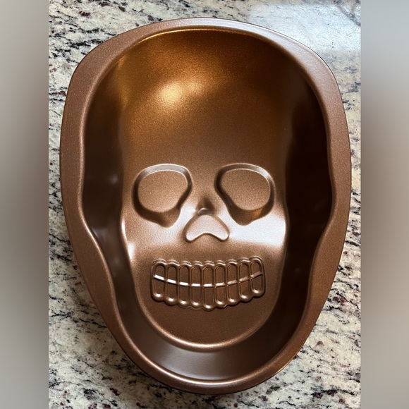NWT Nordic Ware Skull Cake Pan 💀 - Picture 3 of 7
